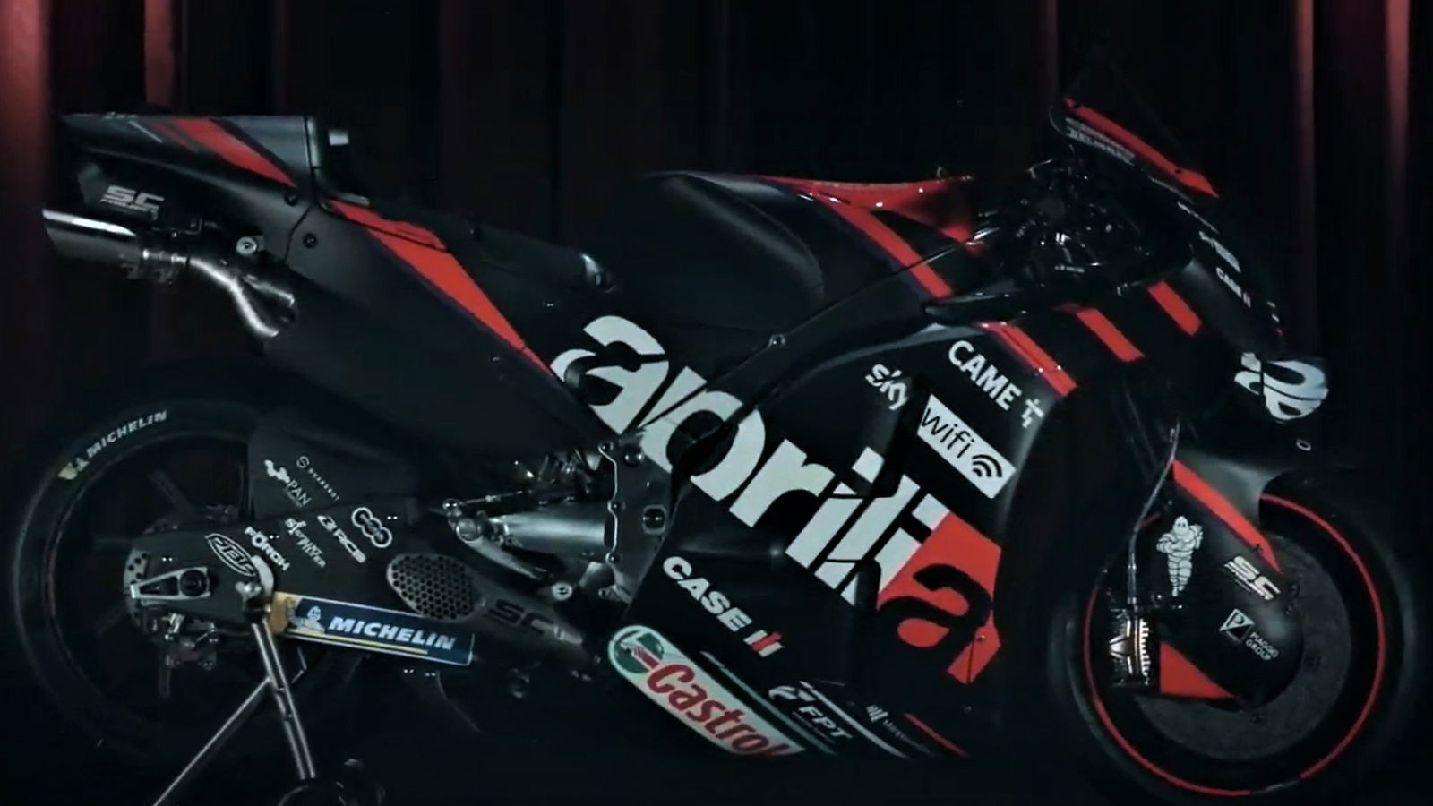 FIRST LOOK: Espargaro, Vinales unveil 2022 Aprilia MotoGP livery